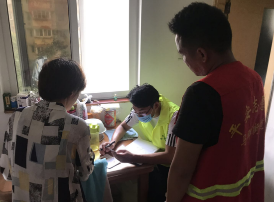 馨康苑社區(qū)黨支部：黨員志愿者關心特殊困難群眾