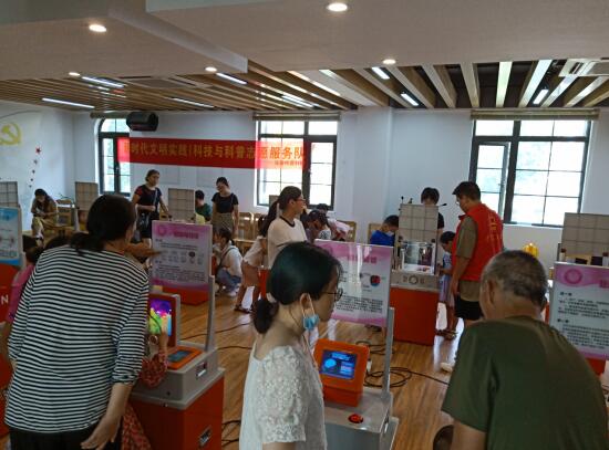 新時代文明實踐|科普大篷車開進(jìn)小區(qū)中心 科普大