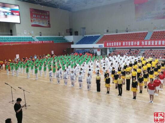 濱?？h廣場舞推廣中心參加8月8日全民健身日活動