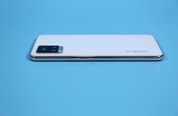 前置4400萬像素雙攝！vivo S9線下海報曝光：或首發(fā)6nm天璣1100