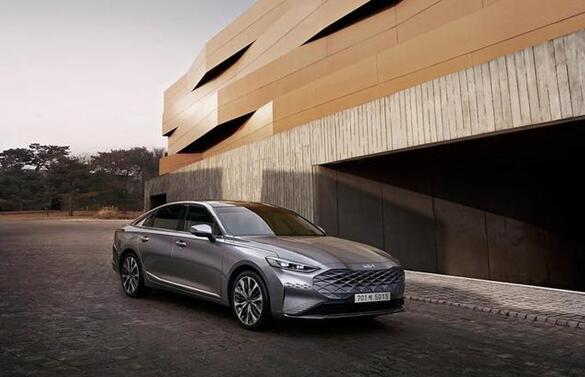 外觀徹底變了！起亞全新K8官圖發(fā)布 能和寶馬5系“對打”