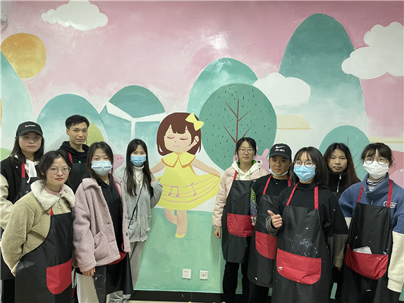 行知圓夢·用心用手繪就一片藍天