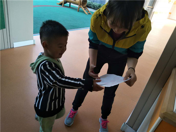 金陵驛社區(qū)開展“垃圾分類 從我做起”兒童環(huán)保活動