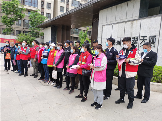 攝山村：學(xué)黨史、辦實(shí)事 小區(qū)反電詐宣傳不停歇