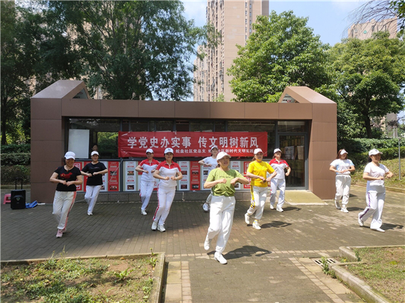 講述文學(xué)情懷 傳授寫(xiě)作技巧