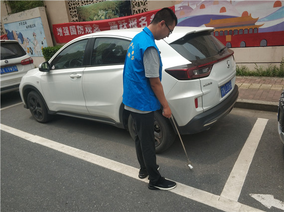 蛇盤社區(qū)：護市容 我光榮