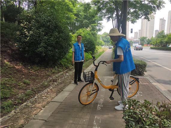 蛇盤社區(qū)：護市容 我光榮