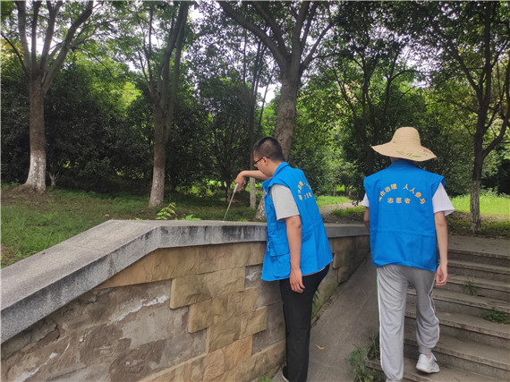 蛇盤社區(qū)：護市容 我光榮