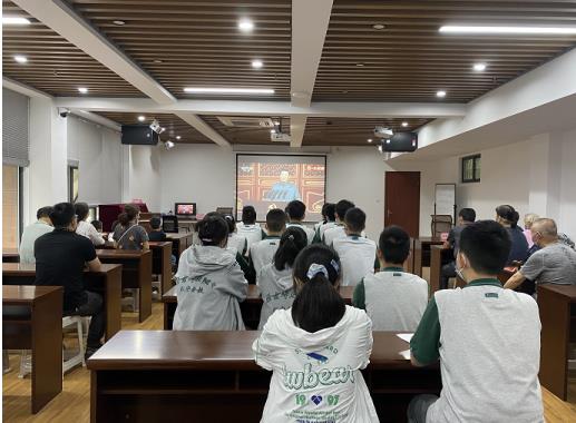汲取奮進(jìn)力量！南師附中江寧分校師生集中在殷巷社區(qū)收聽收看慶祝中國共產(chǎn)黨成立100周年大會
