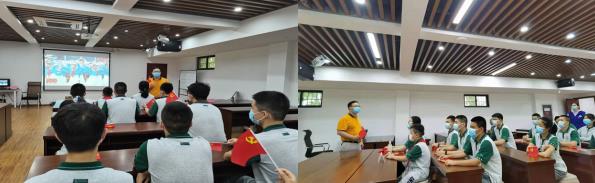 汲取奮進(jìn)力量！南師附中江寧分校師生集中在殷巷社區(qū)收聽收看慶祝中國共產(chǎn)黨成立100周年大會