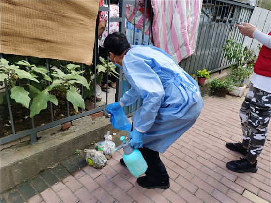 錦旗點贊服務(wù) 為民踐行初心