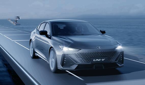 長安高端轎跑UNI-V亮相！網(wǎng)友：國產(chǎn)版奧迪A7