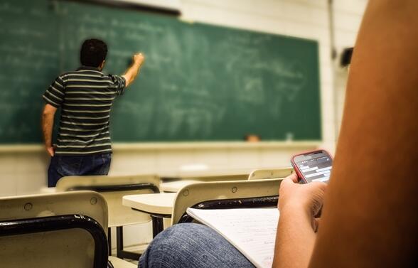 一個(gè)行業(yè)的崩盤：猿輔導(dǎo)、作業(yè)幫等8月裁撤數(shù)萬(wàn)人