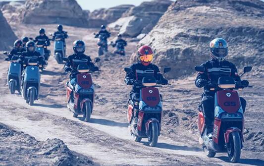 2天1夜！雅迪冠能2.0系列成功挑戰(zhàn)“火星計(jì)劃”：戈壁環(huán)境行駛134公里