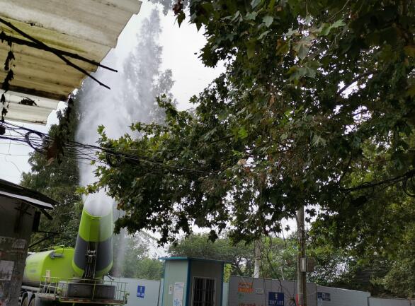 電瓷社區(qū)為民辦實(shí)事 快速響應(yīng)上門(mén)為居民消殺美國(guó)白蛾——電瓷社區(qū)便民服務(wù)中心活動(dòng)紀(jì)實(shí)