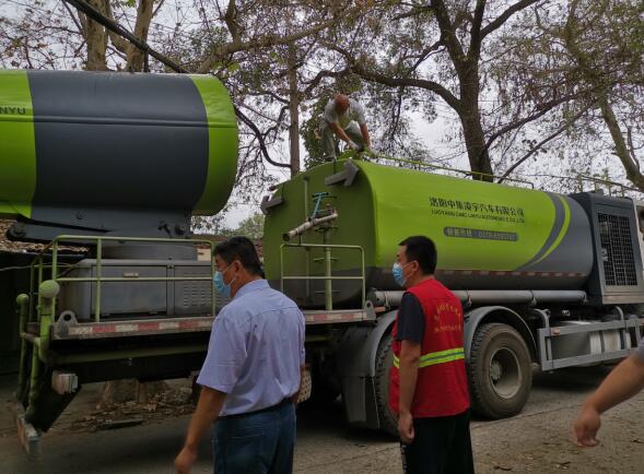 電瓷社區(qū)為民辦實(shí)事 快速響應(yīng)上門(mén)為居民消殺美國(guó)白蛾——電瓷社區(qū)便民服務(wù)中心活動(dòng)紀(jì)實(shí)