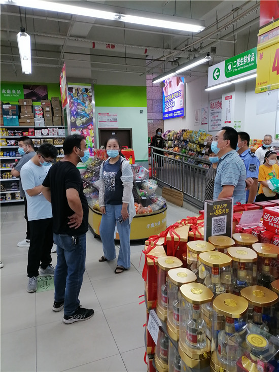金堯花園社區(qū)開(kāi)展節(jié)前大型商超安全專(zhuān)項(xiàng)檢查行動(dòng)