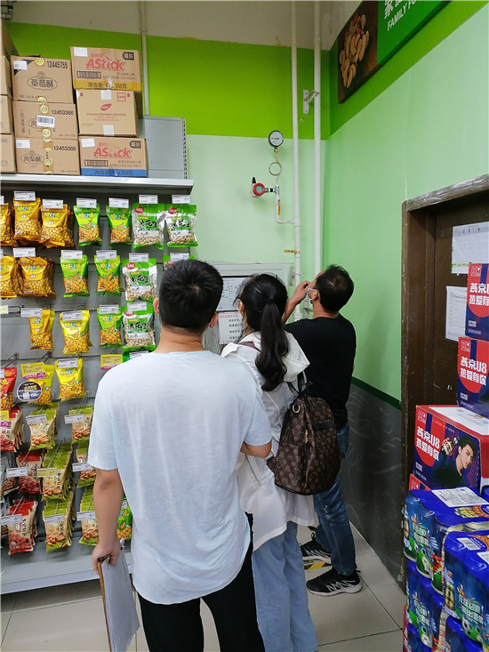 金堯花園社區(qū)開(kāi)展節(jié)前大型商超安全專(zhuān)項(xiàng)檢查行動(dòng)