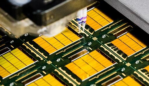 華為徐直軍否認(rèn)自建芯片制造工廠(chǎng) 透露有部分芯片獲得了美國(guó)許可