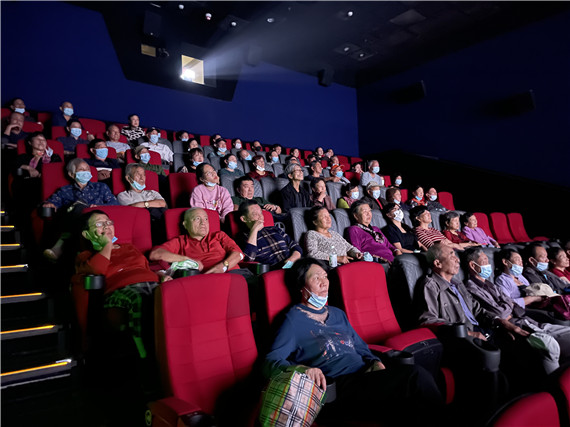 重溫經典守初心 紅梅社區(qū)開展“四史”教育電影課觀影活動