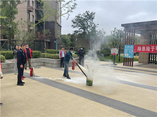 向上社區(qū)開展防災(zāi)減災(zāi)消防疏散演練活動