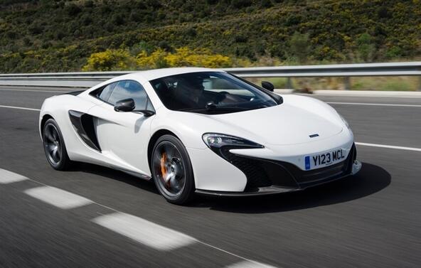 男子駕租來的300萬邁凱倫超跑撞墻！結(jié)果又被貨車撞報(bào)廢