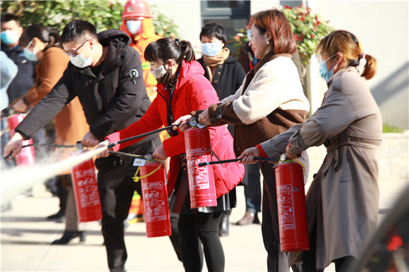 東陽(yáng)社區(qū)舉辦消防安全應(yīng)急救援演練活動(dòng)