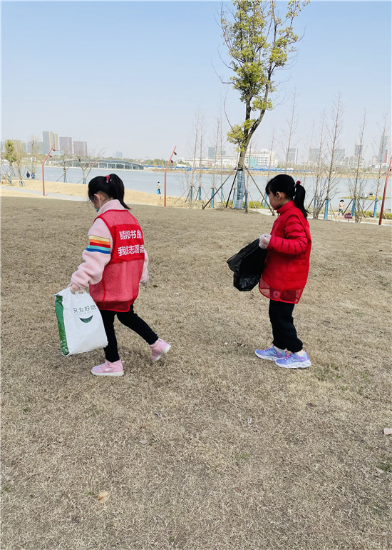 殷巷社區(qū)：傳承雷鋒精神 爭(zhēng)當(dāng)環(huán)保衛(wèi)士