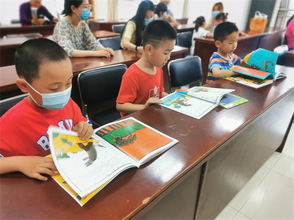 走進(jìn)繪本閱讀 浸潤(rùn)兒童心靈