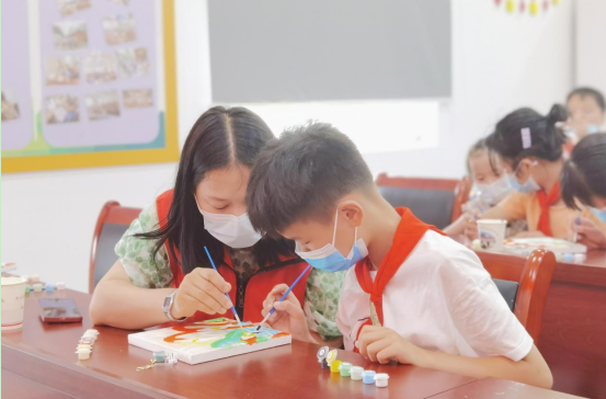 民主村：七彩夏令營(yíng) 兒童創(chuàng)意畫(huà)