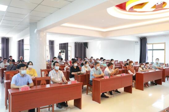 尚橋社區(qū)開展第三屆優(yōu)秀學(xué)生教育金獎(jiǎng)勵(lì)大會(huì)