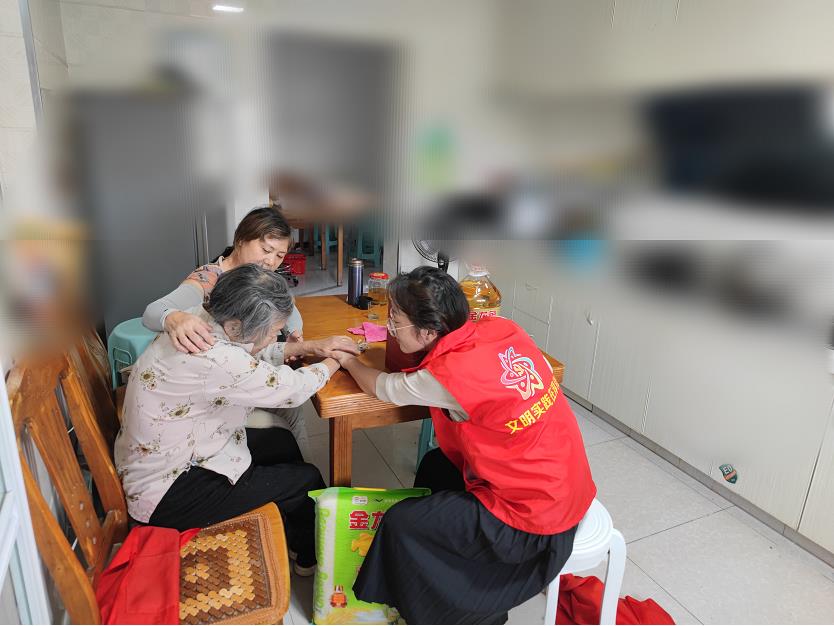 我們的節(jié)日|拳拳敬老心 新林社區(qū)開(kāi)展重陽(yáng)慰問(wèn)